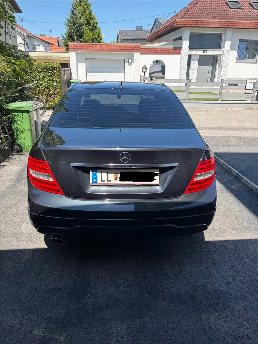 Mercedes-Benz C-Class 2012 photo 2