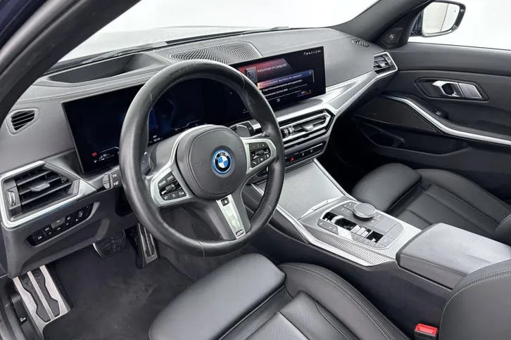 BMW 3 Series 2022 photo 2