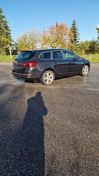 Opel Astra 2013 photo 2