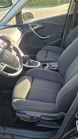 Opel Astra 2013 photo 3
