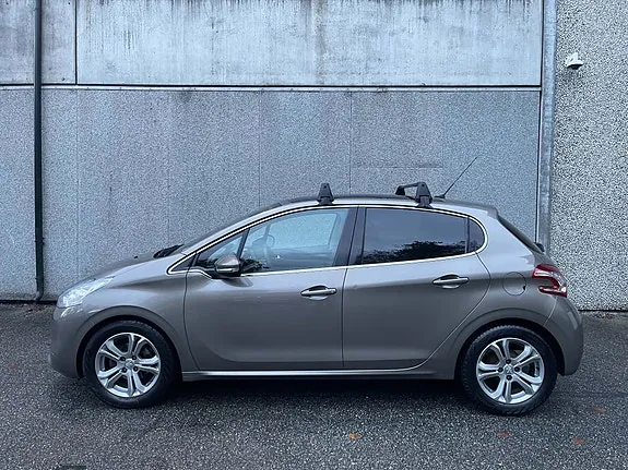 Peugeot 208 2014 photo 5