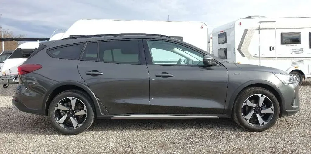 Ford Focus 2023 photo 3