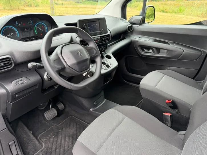 Peugeot E-Rifter 2023 photo 2