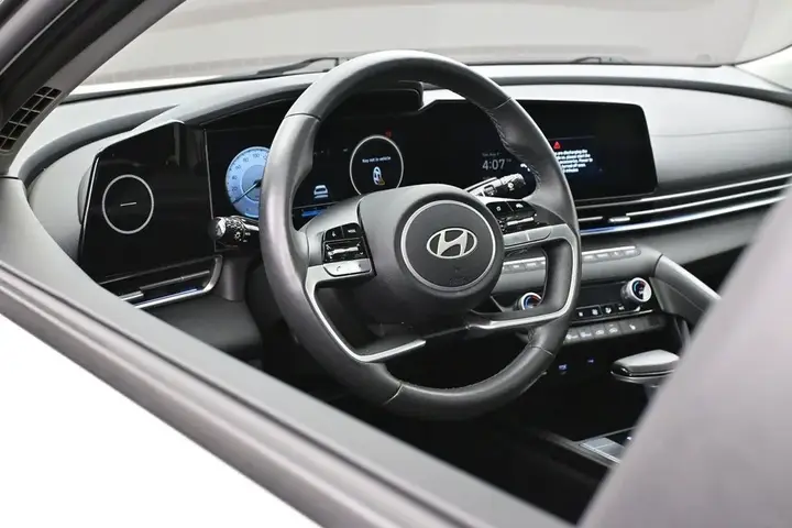 Hyundai Elantra 2025 photo 5