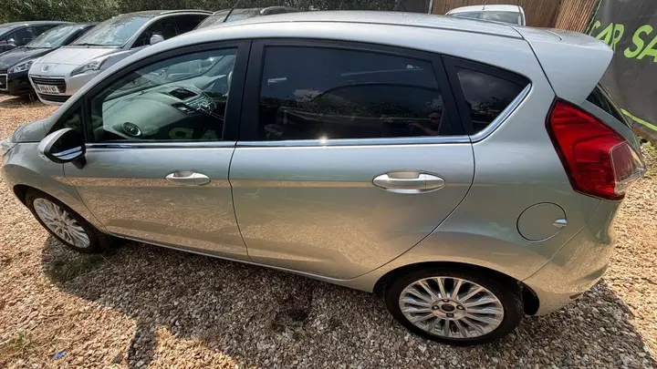 Ford Fiesta 2014 photo 4