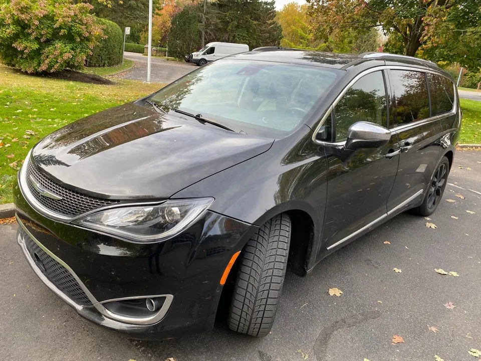 Chrysler Pacifica 2017 photo 2