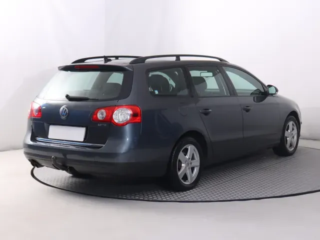 Volkswagen Passat Variant 2010 photo 4