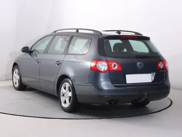 Volkswagen Passat Variant 2010 photo 3