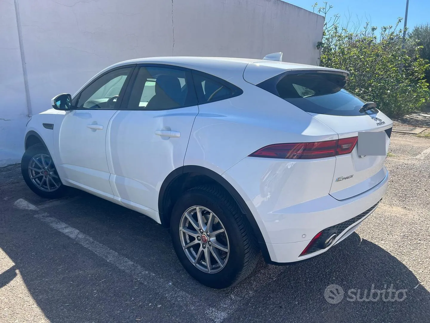 Jaguar E-Pace 2019 photo 3