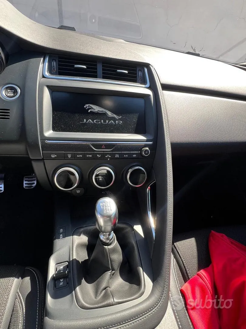 Jaguar E-Pace 2019 photo 5
