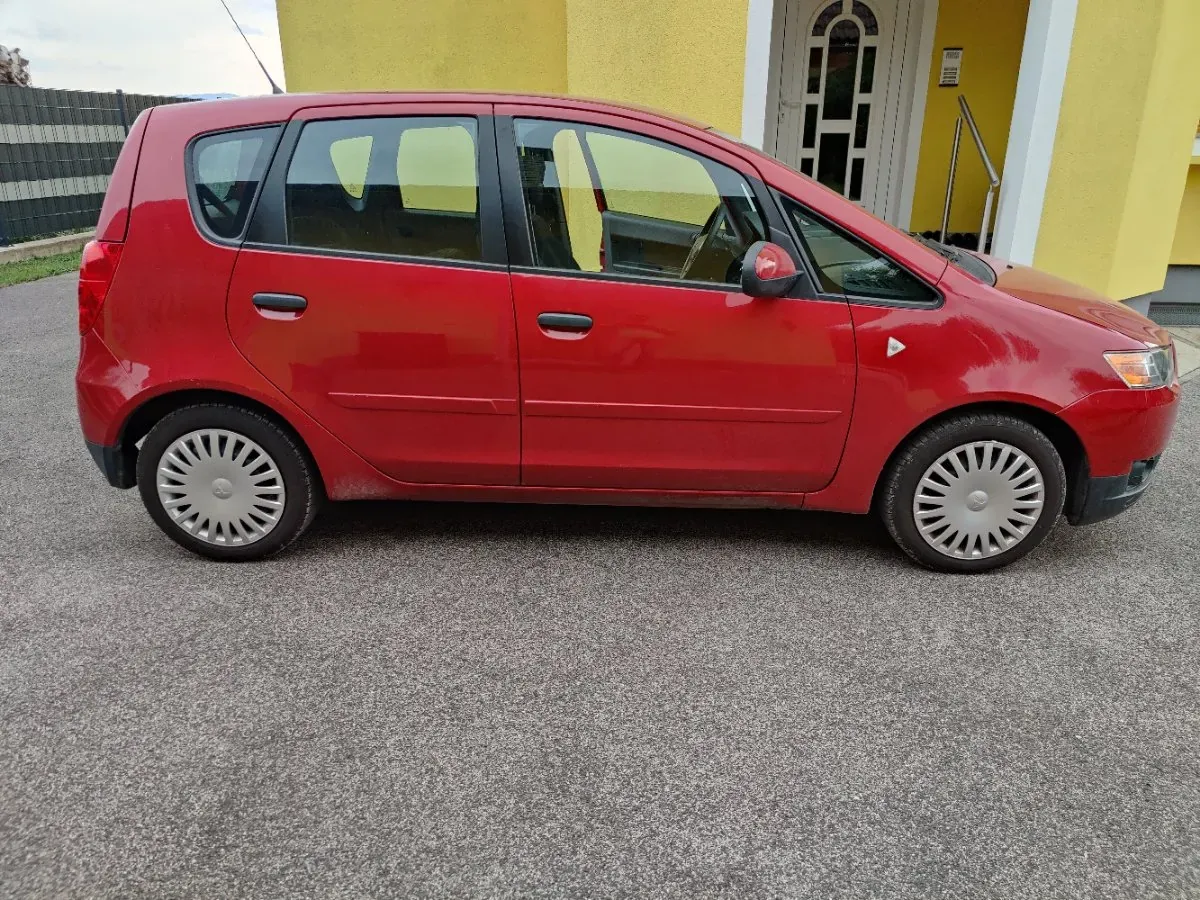 Mitsubishi Colt 2009 photo 2