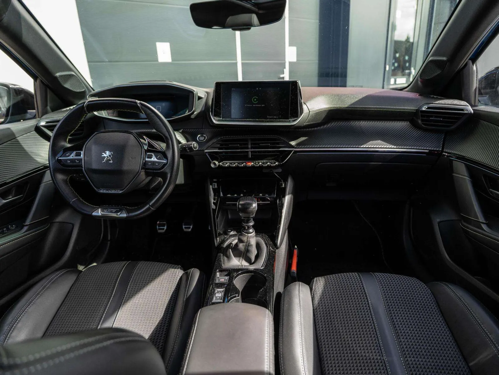 Peugeot 208 2020 photo 3