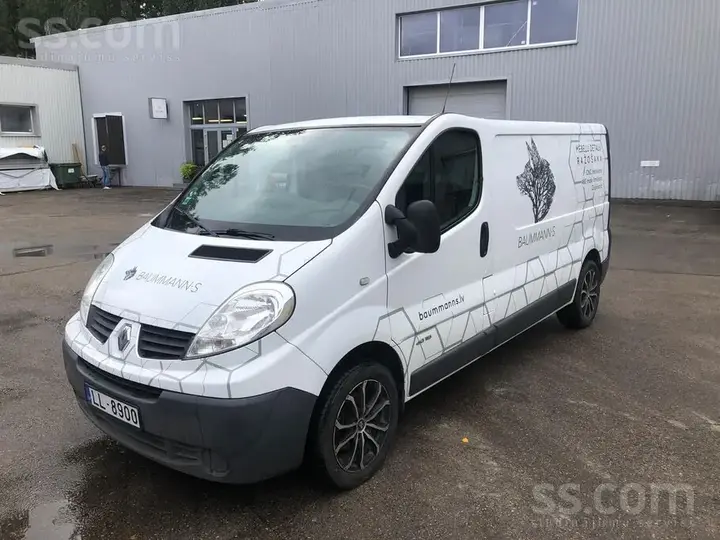 Renault Trafic 2011 photo 2