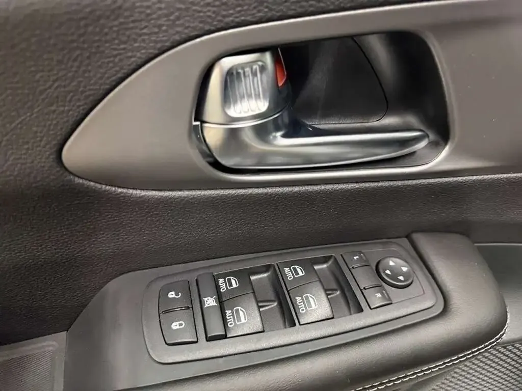 Chrysler Grand Caravan 2027 photo 3
