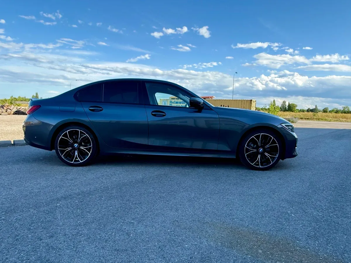 BMW 3 Series 2020 photo 3