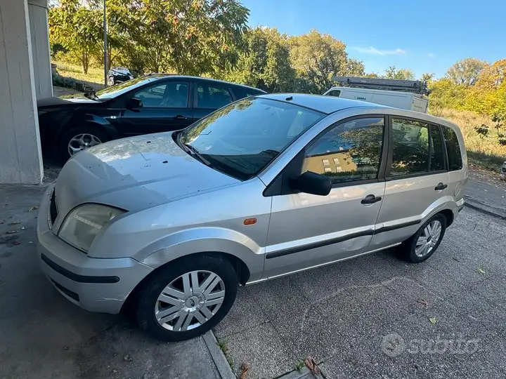 Ford Fusion 2004 photo 3
