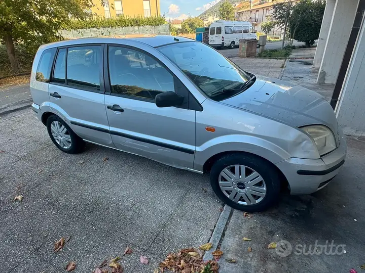 Ford Fusion 2004 photo 2