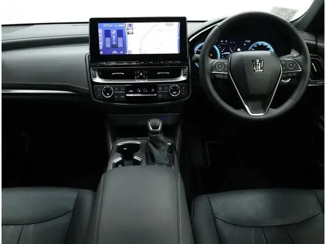 Toyota Crown Hybrid 2022 photo 3