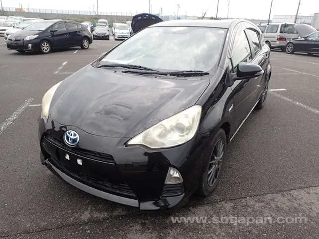 Toyota Aqua G 2014 photo 2