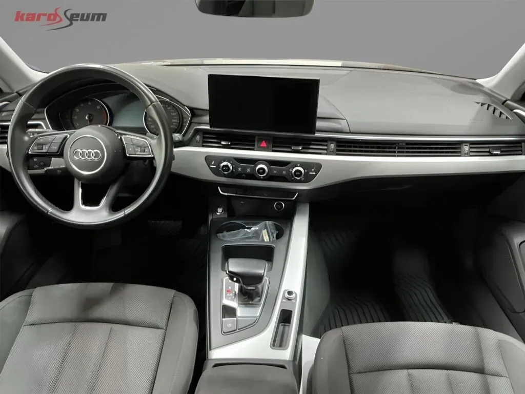 Audi A4 2022 photo 3