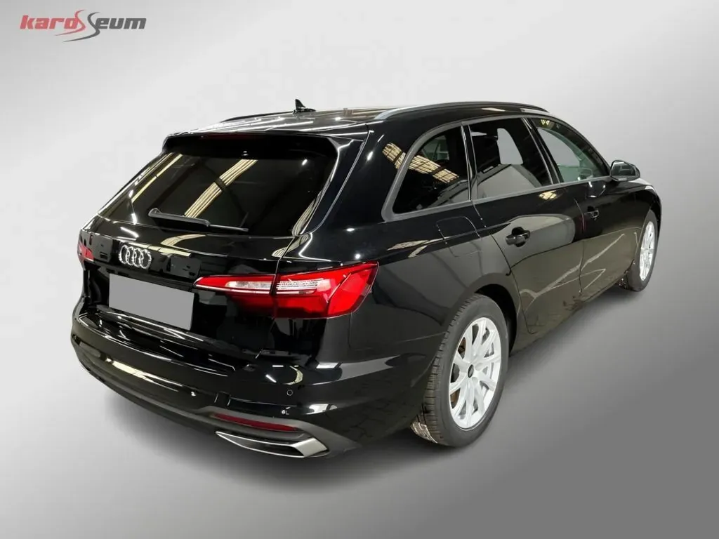 Audi A4 2022 photo 2