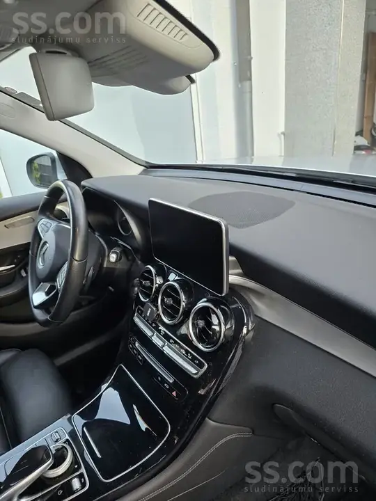 Mercedes-Benz Glc 250 2017 photo 2