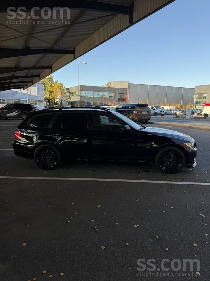 BMW 318 2009 photo 4