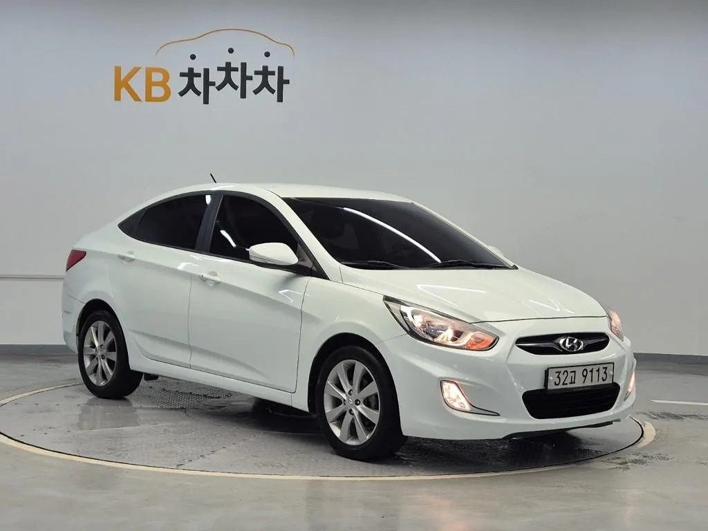 Hyundai Accent 2012 photo 4
