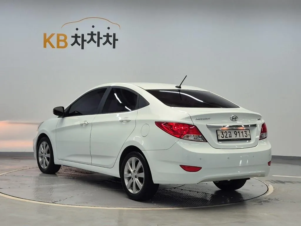 Hyundai Accent 2012 photo 2