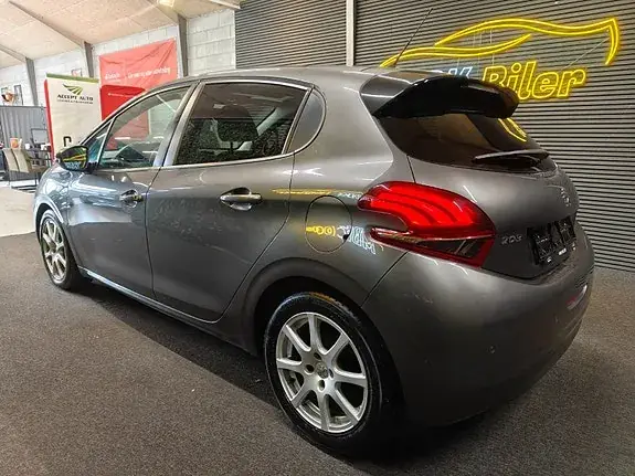 Peugeot 208 2018 photo 3