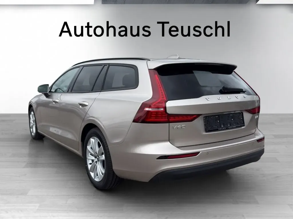 Volvo V60 2025 photo 3