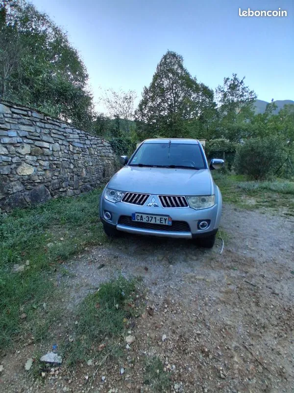 Mitsubishi L200 2012 photo 2
