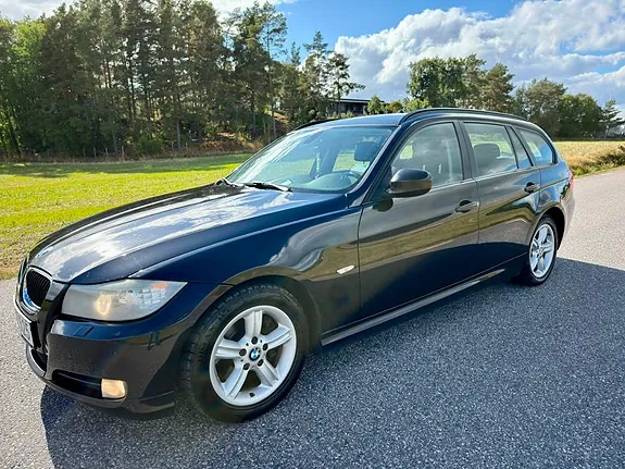 BMW 318D 2011 photo 2