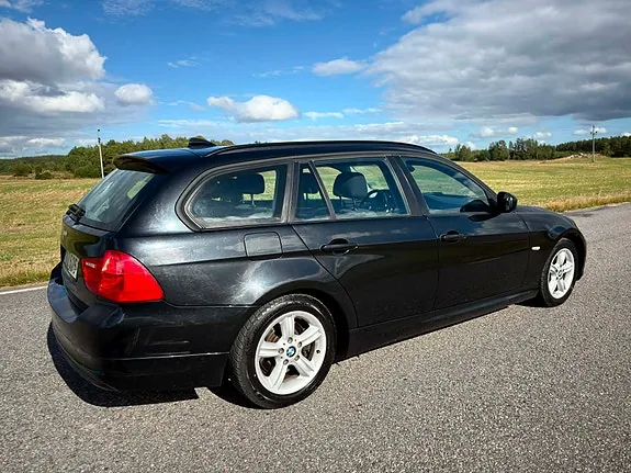 BMW 318D 2011 photo 4
