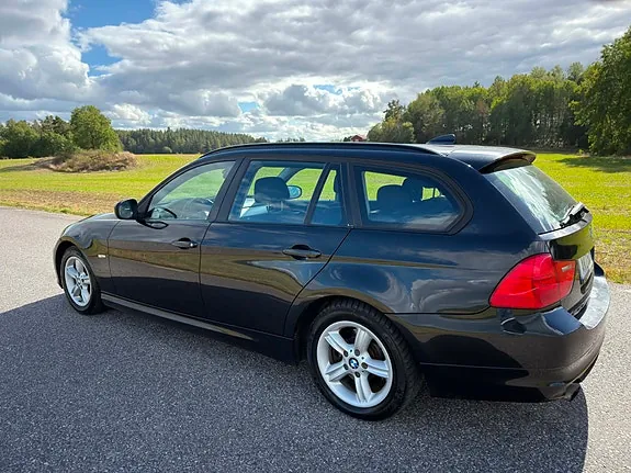 BMW 318D 2011 photo 3