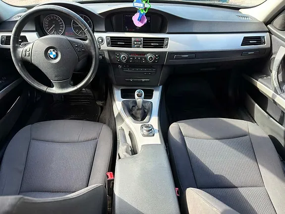 BMW 318D 2011 photo 5