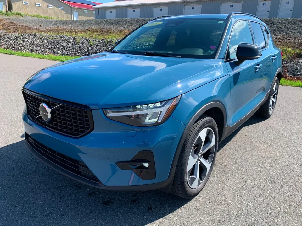 Volvo Xc40 Plus 2023 photo 2