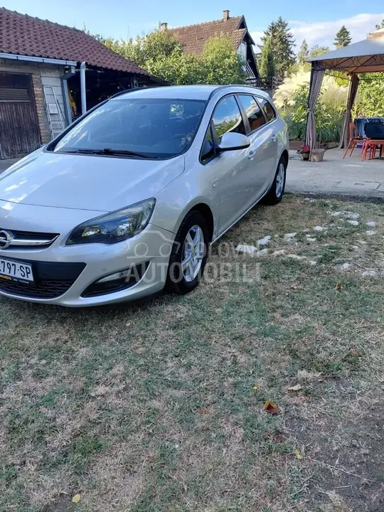 Opel Astra 2015 photo 2