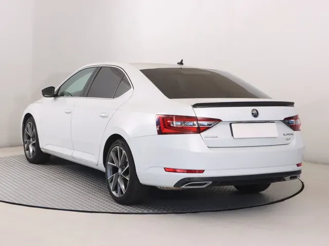 Skoda Superb 2016 photo 3
