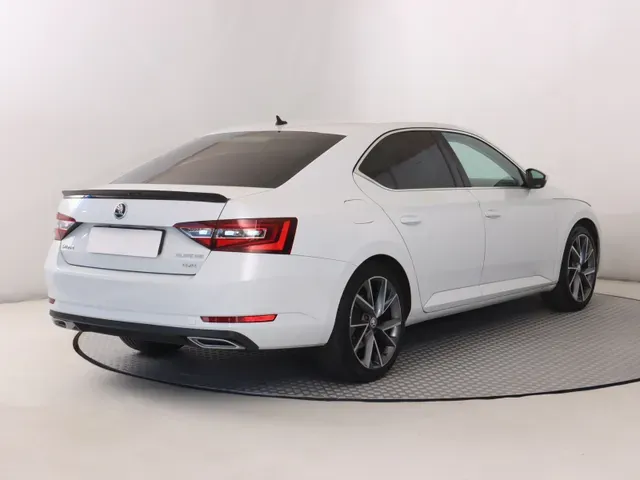 Skoda Superb 2016 photo 4