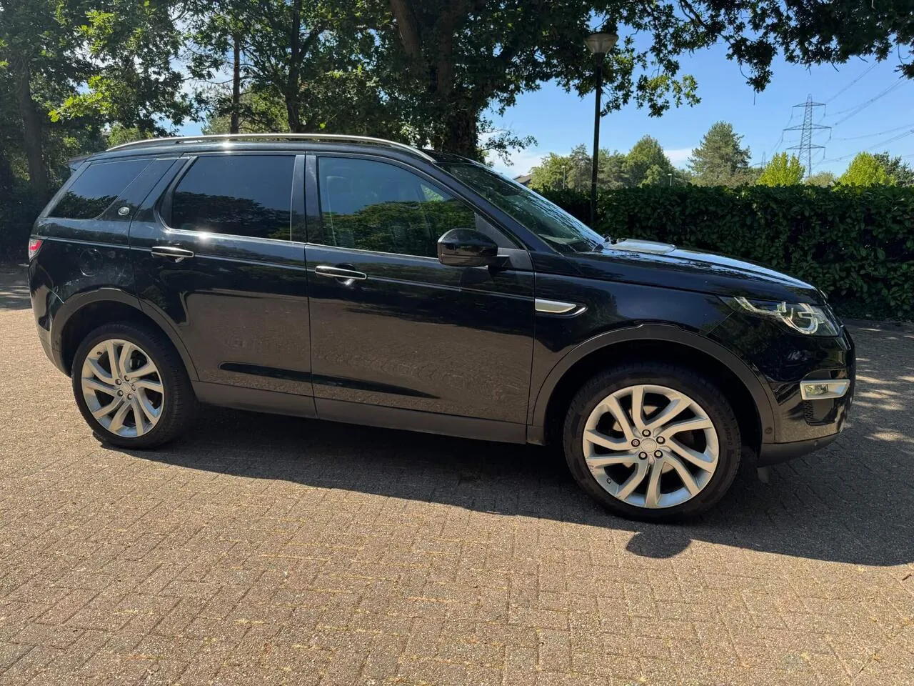 Land Rover Discovery Sport 2018 photo 2