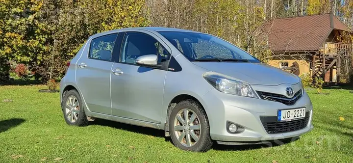 Toyota Yaris 2014 photo 2