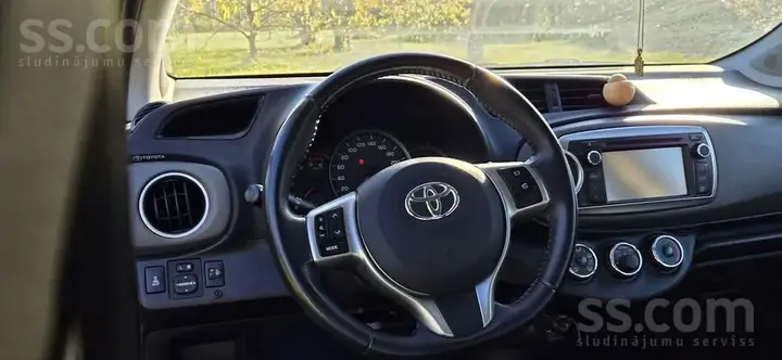 Toyota Yaris 2014 photo 5