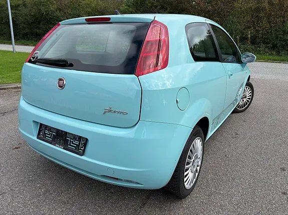 Fiat Grande Punto 2009 photo 4
