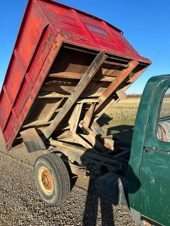 Chevrolet 1 Ton 1975 photo 4