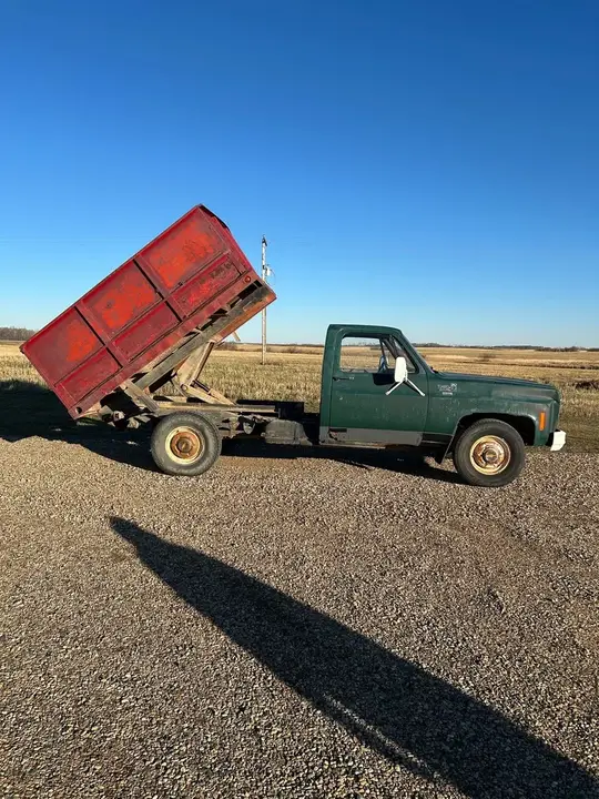 Chevrolet 1 Ton 1975 photo 2
