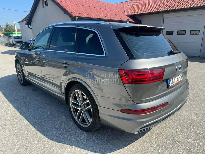 Audi Q7 2017 photo 2