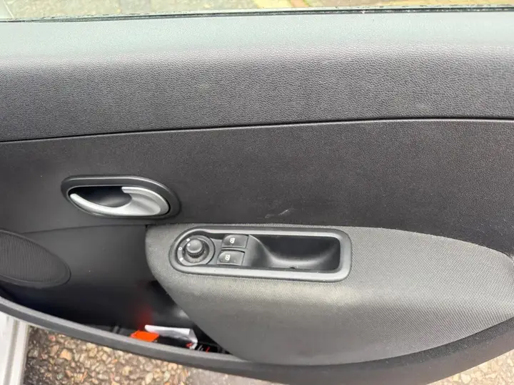 Renault Clio 2010 photo 5