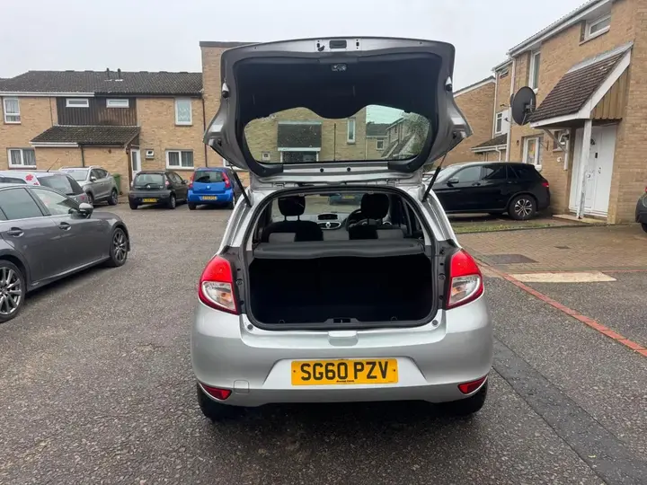 Renault Clio 2010 photo 4