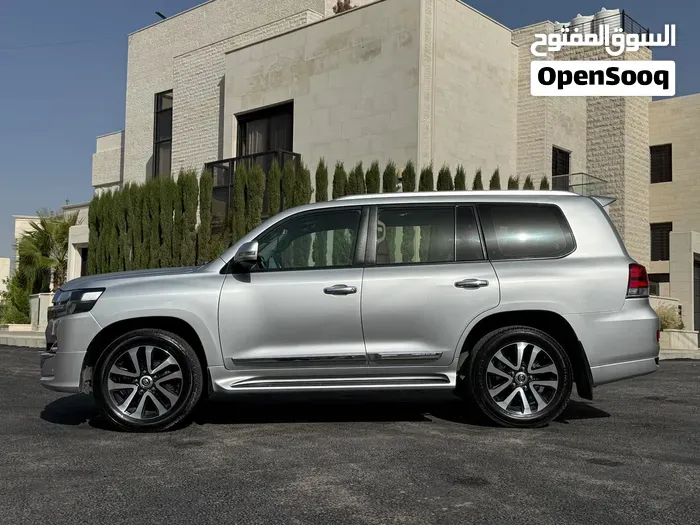 Toyota Land Cruiser 2019 photo 2